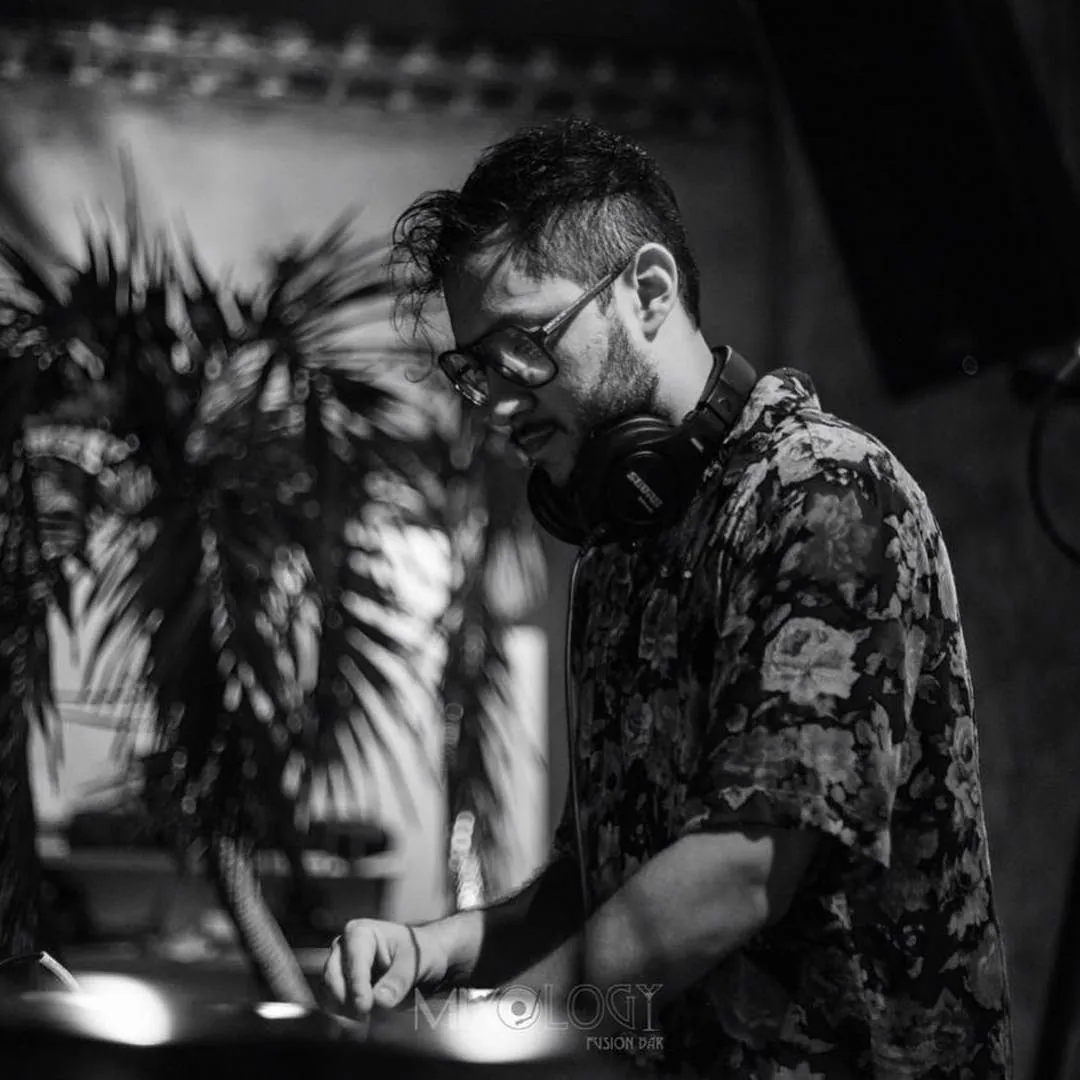 HOB mixing among plants, in black and white